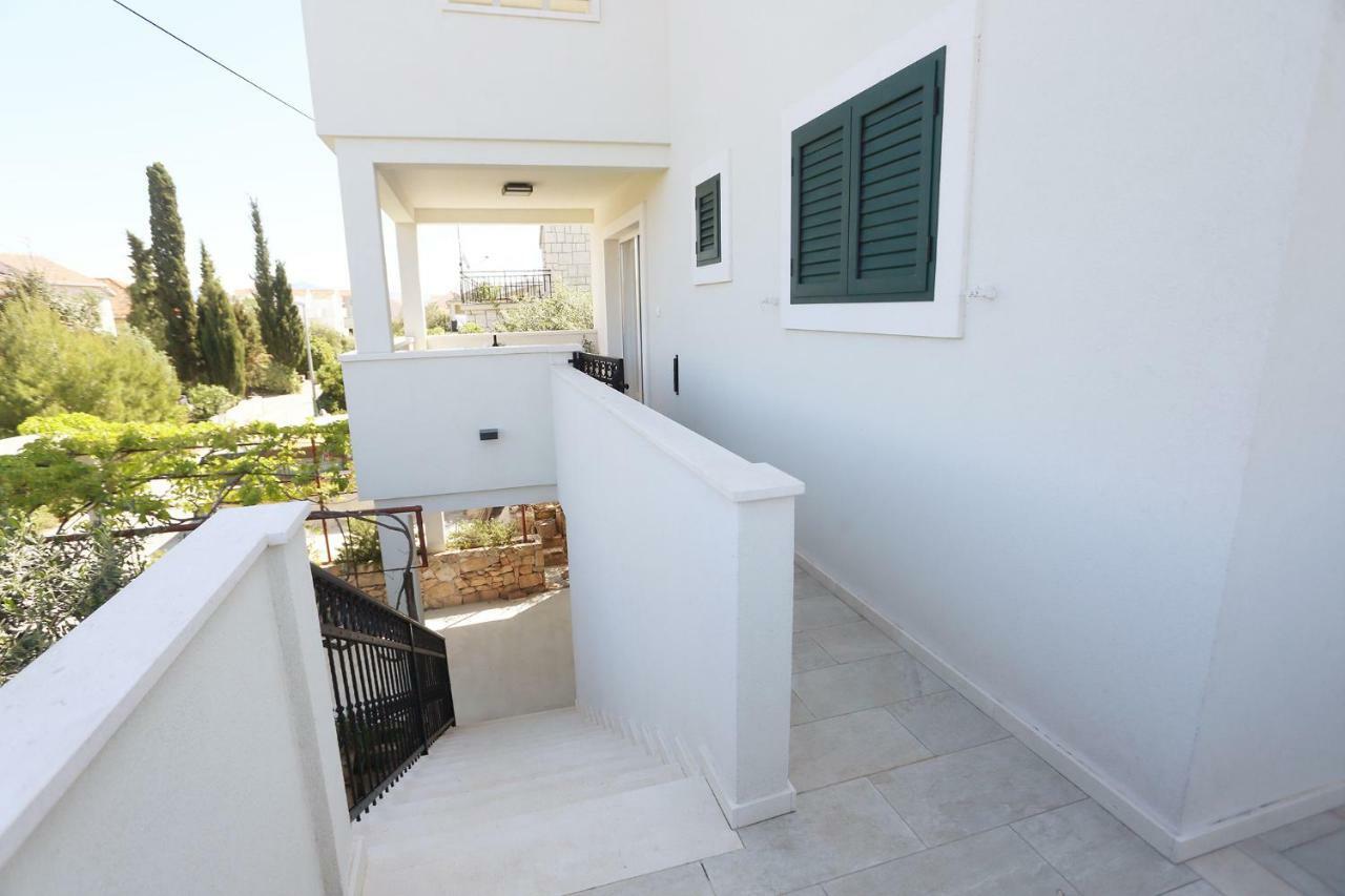 Apartments Romarin Supetar Exterior photo